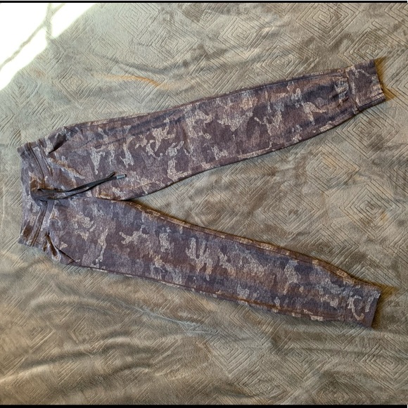 Ready to Rulu Joggers - Picture 2 of 8